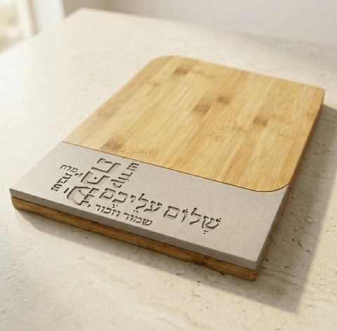 מגש לחלות שבת בטון ועץ - דגם טיפוגרפיה