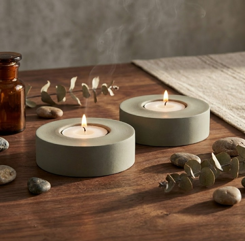 זוג פמוטים קטנים מבטון