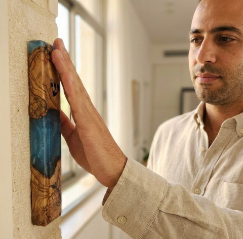 בית מזוזת עץ אפוקסי עבודת יד